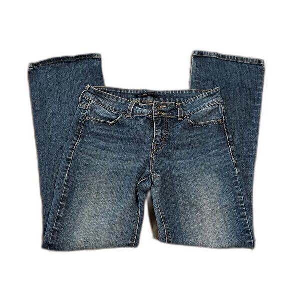Levi's Women's 526 2 Button Slender Boot Cut Mid Rise Jeans - Picture 1 of 6